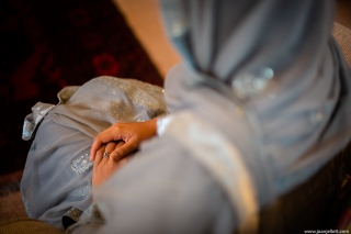 detail shot of the bride's hand