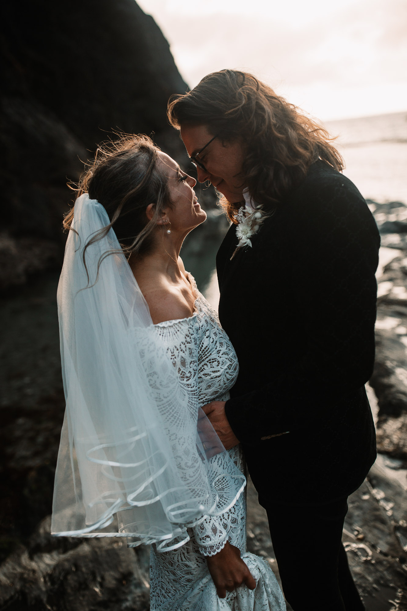 bride and groom kissing at tunnels beaches golden hour