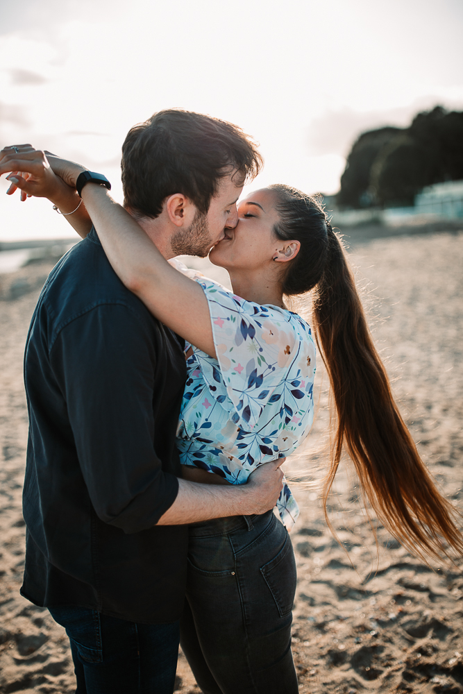 couple kissing on the beach in Sandbank